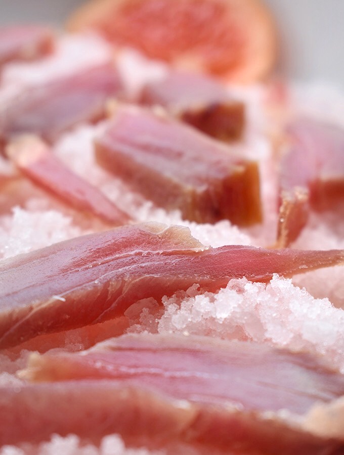 Filetto di tonno marinato sale e Campari